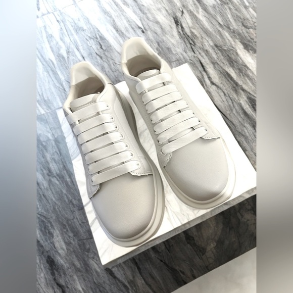 NWT Women's Fashion Sneakers,Vibration Height Increase Lightweight Comfortable - Picture 2 of 9